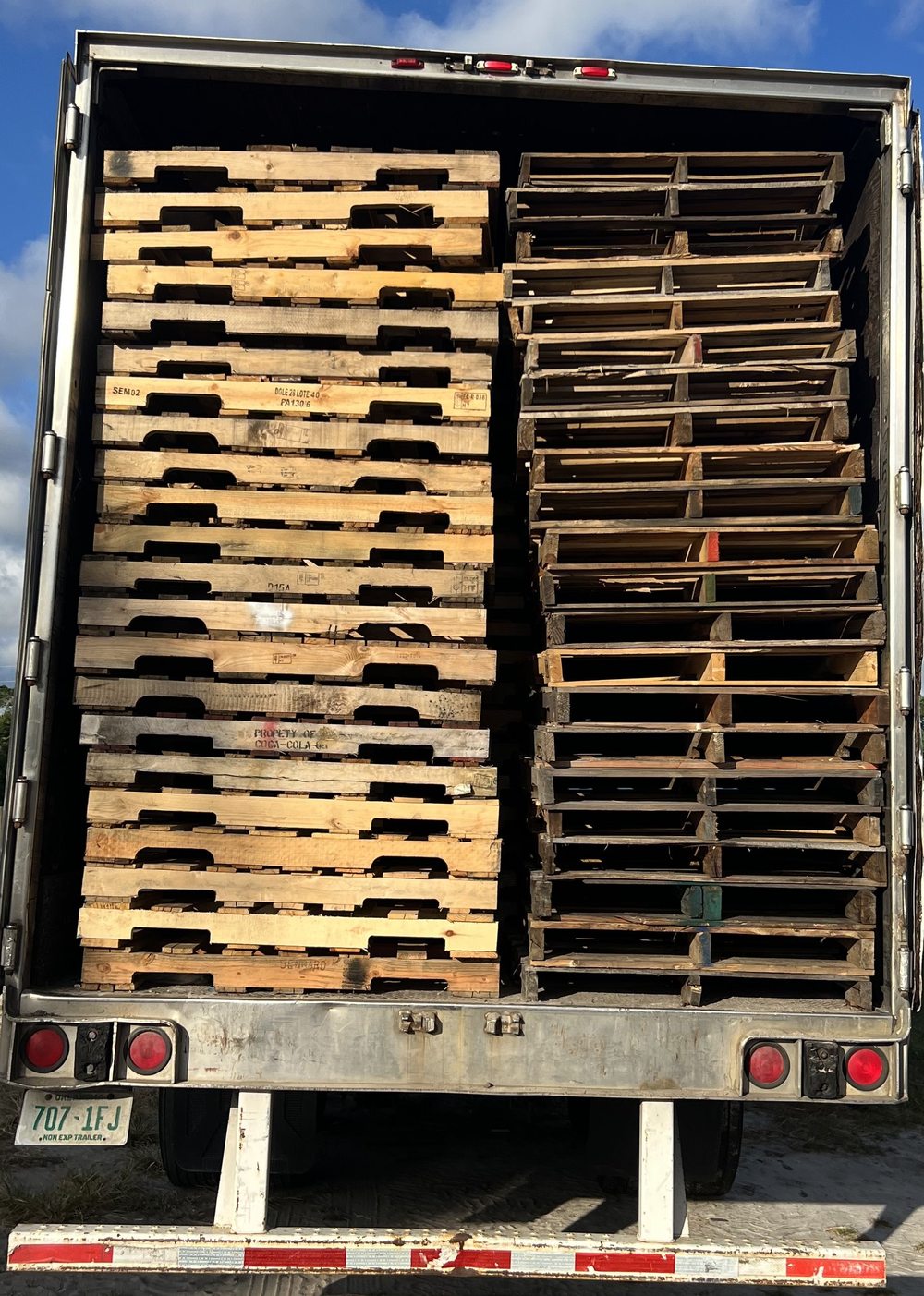 Dry van trailer fully loaded with GMA pallets for Florida pallet delivery
