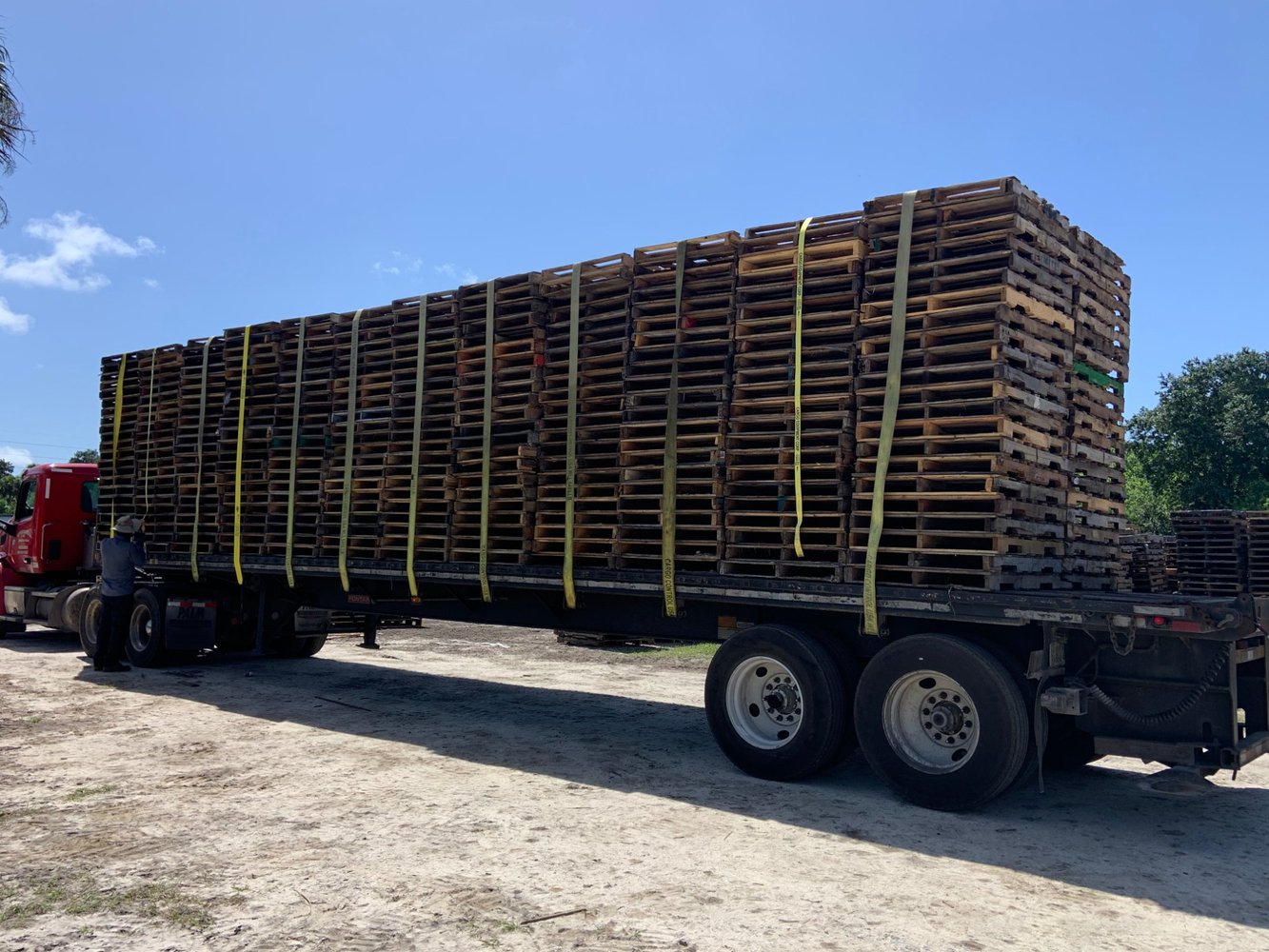 Box truck live load pallet delivery